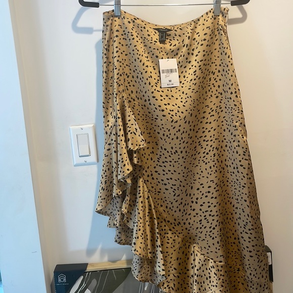 Forever 21 asymmetrical skirt - Picture 1 of 3